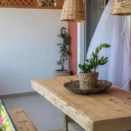 Nomas Living Lägenhetshotell Kalamákion