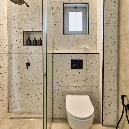 Nomas Living Aparthotel 4*