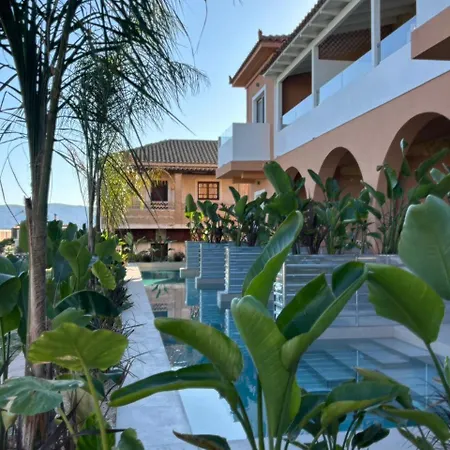 Nomas Living Aparthotel