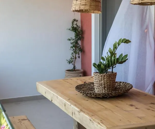 Nomas Living מלון דירות Kalamákion